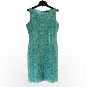 Tahari Laced Floral Medallion Gorgeous Sheath Form Fitting Elegant Dress EUC 8